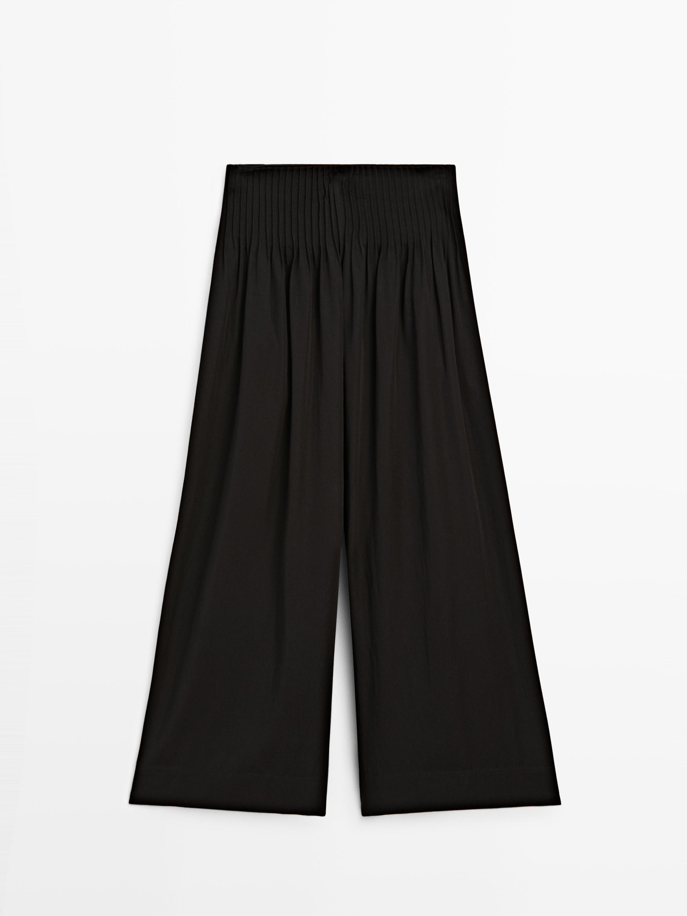 Flowing wide-leg pants